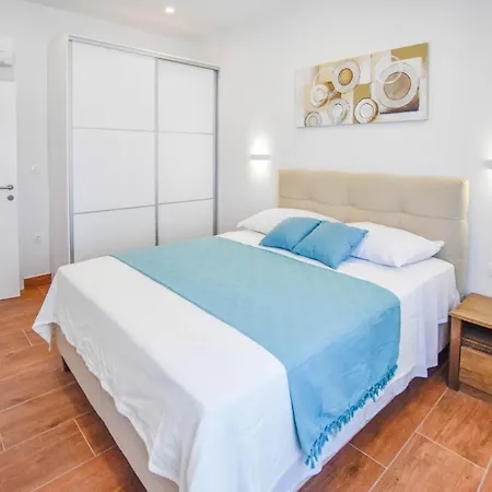 L And S On The Apartment *